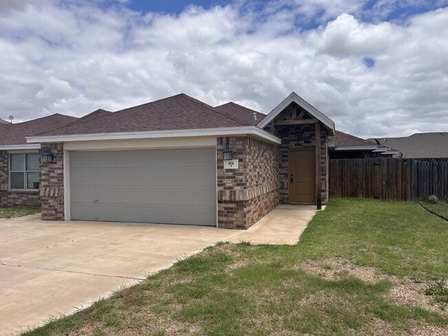 Building Photo - Beautiful Duplex!