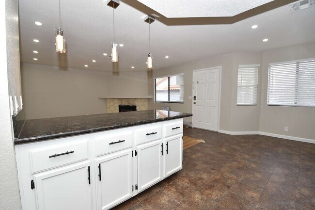 Photo - Stunning 2-Bedroom Condo 2nd Floor at The Lakes! Unidad 201