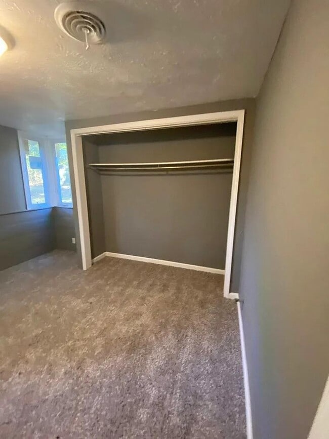 Photo - 933 Russell Ave