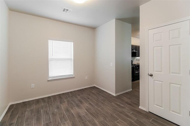 Photo - 909 N Donald Way