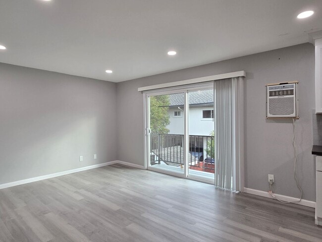 Photo - 3756-3762 Poinciana Dr Unit 3762-5