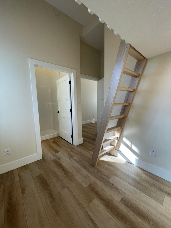 Photo - 8715-8110 110 St NW Unit 3A