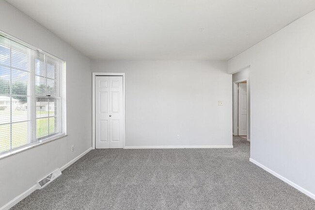 Photo - 1824 Meadow Dr