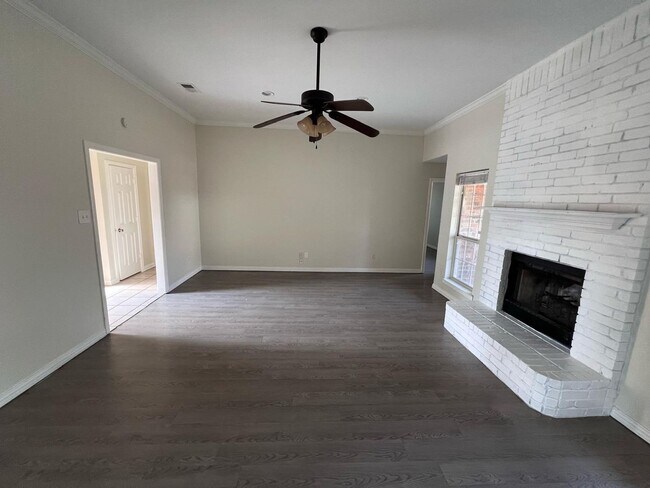 Photo - Enjoy a convenient and stylish living!