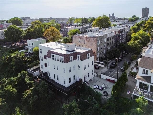 Building Photo - 5 Oak St Unit 7