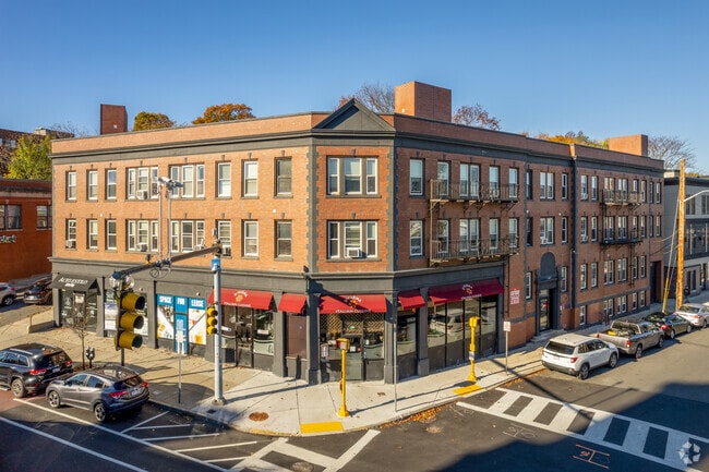 Building Photo - 10 Yeamans St