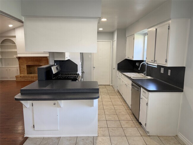 Photo - 1014 Robinson St