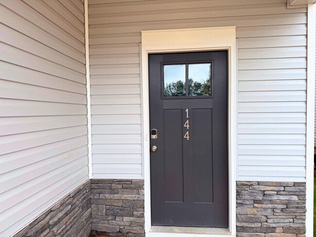 Photo - 144 Gervais Cir