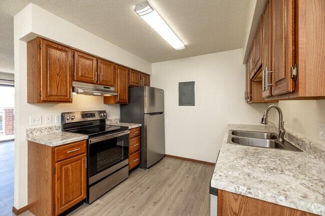2BR, 1BA - 900 SF - Kitchen