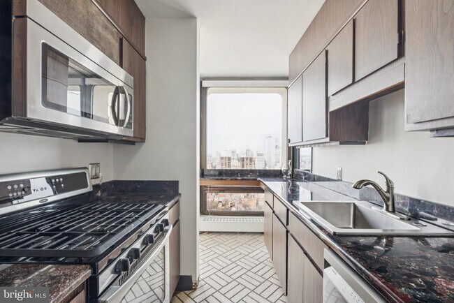 Photo - 220 Locust St