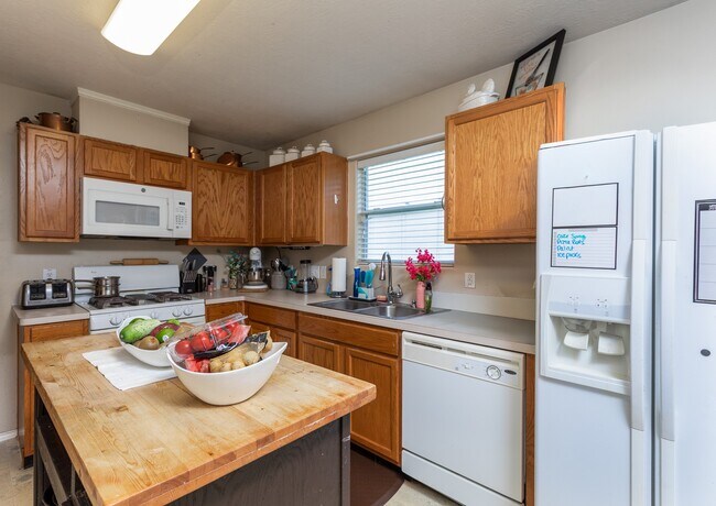 Photo - 24027 Kingbriar Dr