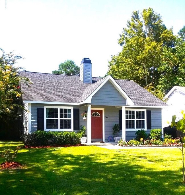Building Photo - 744 Antler Dr