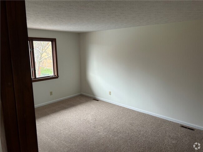 Building Photo - 24 Spring Hill Rental