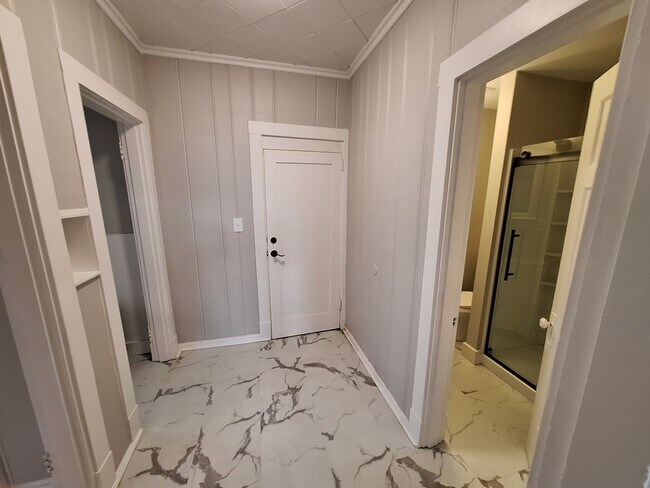 Entry hall - 2503 Fairview Ave Unidad 2501-2503 Fairview Ave #2