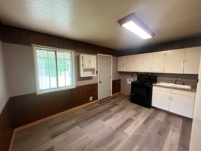 Photo - 1937 Edgewood St