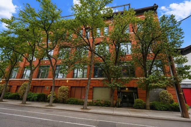 Building Photo - 120 Sherman Ave Unit 3E