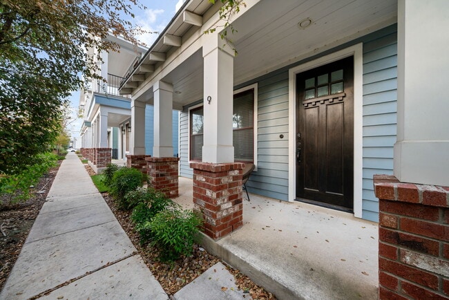 Building Photo - 311 E Evergreen St Rental