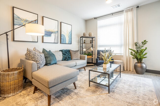 1BR, 1BA - 686 SF - Living Area