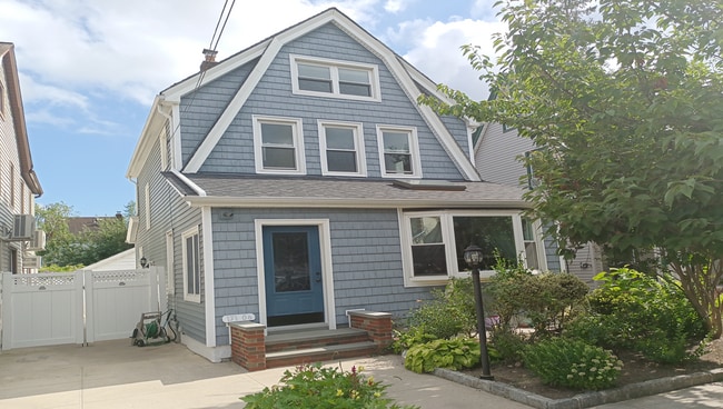 Building Photo - 17106 Bagley Ave Unit 2 Rental