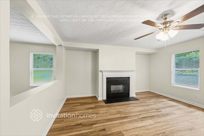 Photo - 414 Waterbury Way