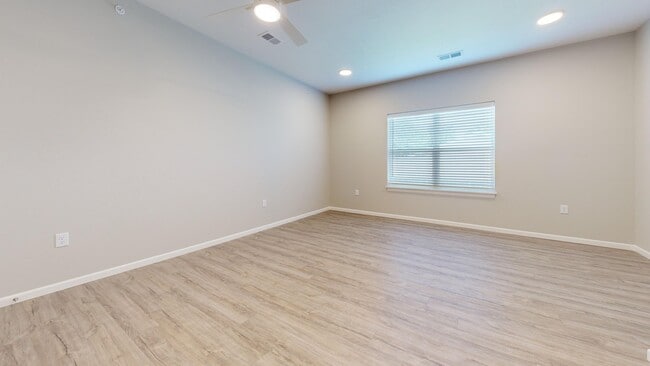 Photo - 1073 S Grant Ave Unit 102