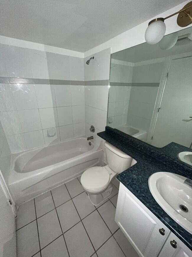 Photo - 1278 Granville St