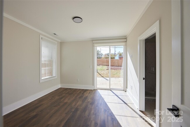 Photo - 1302 E 10th St