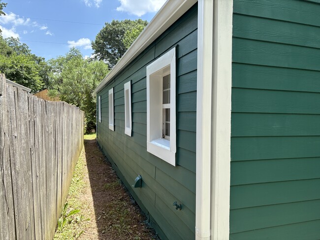 Photo - 1051 Grant Way SE