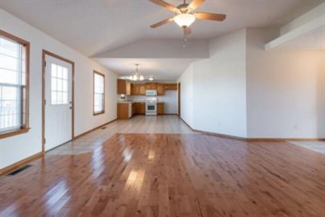 Photo - Wonderful Republic Home!