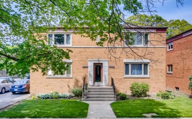 Beautiful courtyard - 8041 Lake St Unit 1 Rental