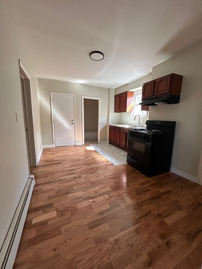 Photo - 220 S 12th St