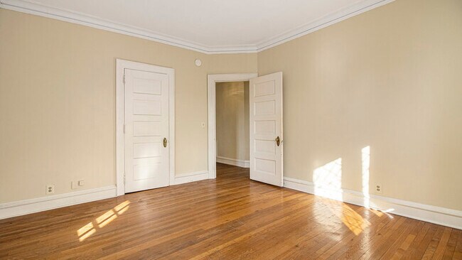 Photo - 441 Madison Ave SE