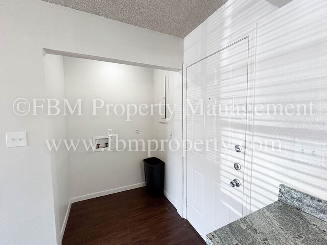 Photo - Willow Court Apartments, Unit 301 - Cozy 2... Unit 301