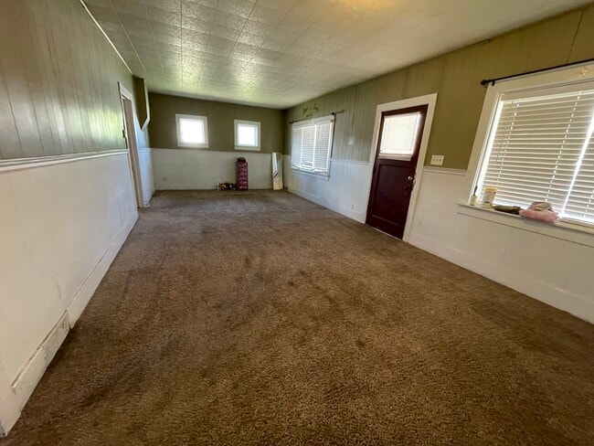 Building Photo - 131 N State St Rental