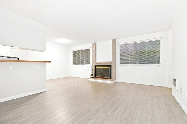Photo - Renton 2 Bedroom in Great Location Available! Unidad #2