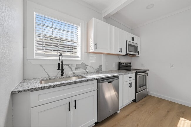 Photo - 2202 Hutchins St Unidad C