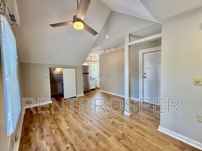 Photo - 728 Arlington St Unit D