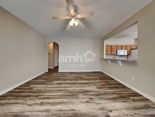 Photo - 762 Bristol Way