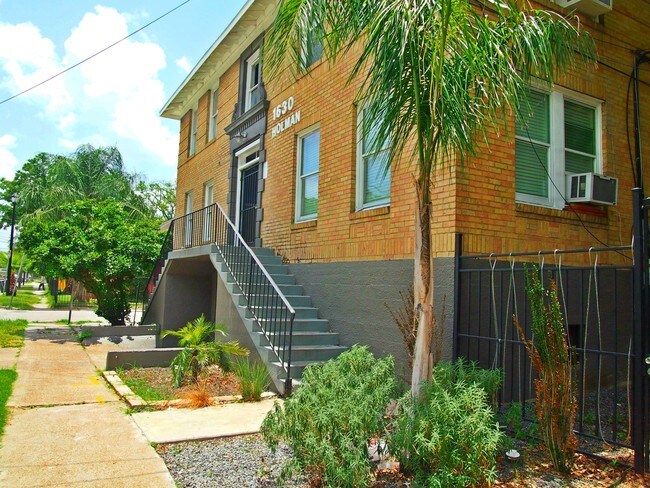 Holman Exterior - 1624 Holman