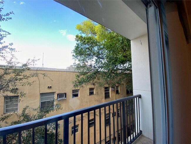 Photo - 435 SW 12th Ave Unit 605