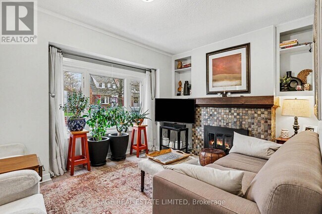 Photo - 154 Warden Ave.