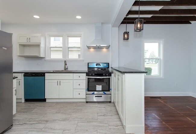 Photo - 131 N Elm St