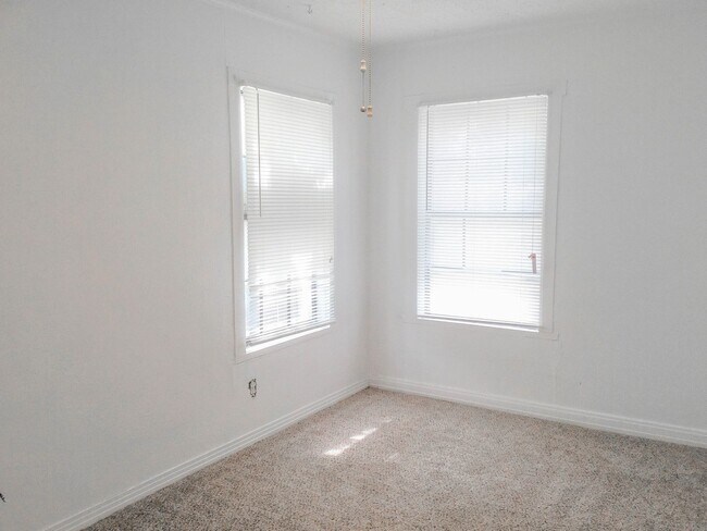 Photo - 1 bed 1 bath Close to Texas Tech Pre-Leasing