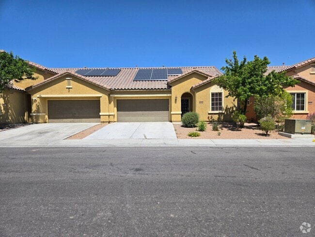 Building Photo - A Beautiful Single Story Townhouse! 3 Bed,...