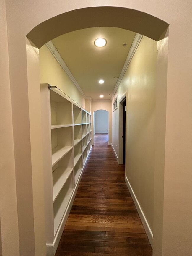 Building Photo - 525 E Grace St