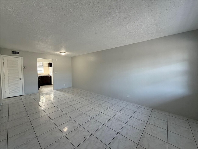 Photo - 874 SW 10th Dr Unidad 741-216