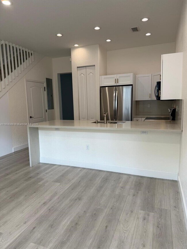 Photo - 705 SW 147th Ave