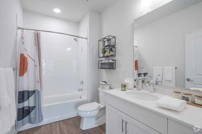 2BR, 2BA - 1,194SF - Primary Bathroom