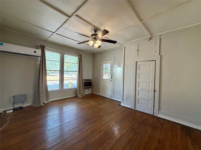 Photo - 530 Schmitz Ave