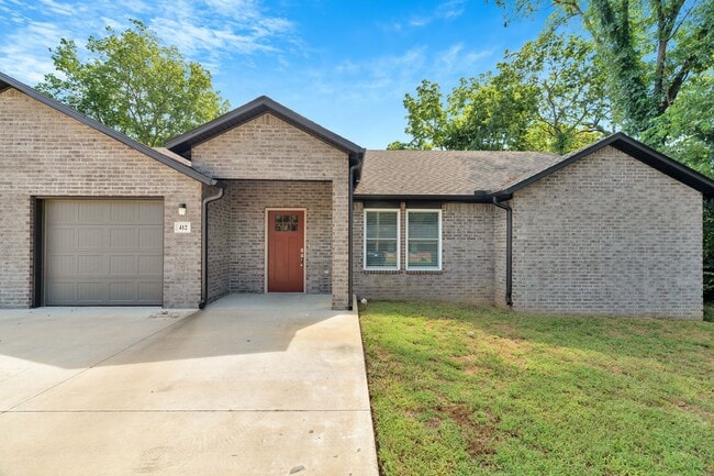 Building Photo - Like New 3-bedroom 2.5 bath Duplex in Gent... Rental